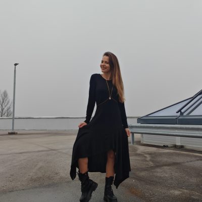 Obleka Pegasus_Črna z bleščečimi niti