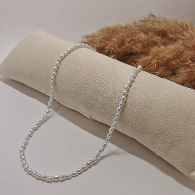 Verižica z belo perlo – simbol čistosti, notranjega miru in ženskega sijaja