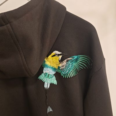 Hoody jopica _Čebelar sporočilo svobode, lahkotnosti in zaupanja v tok življenja.