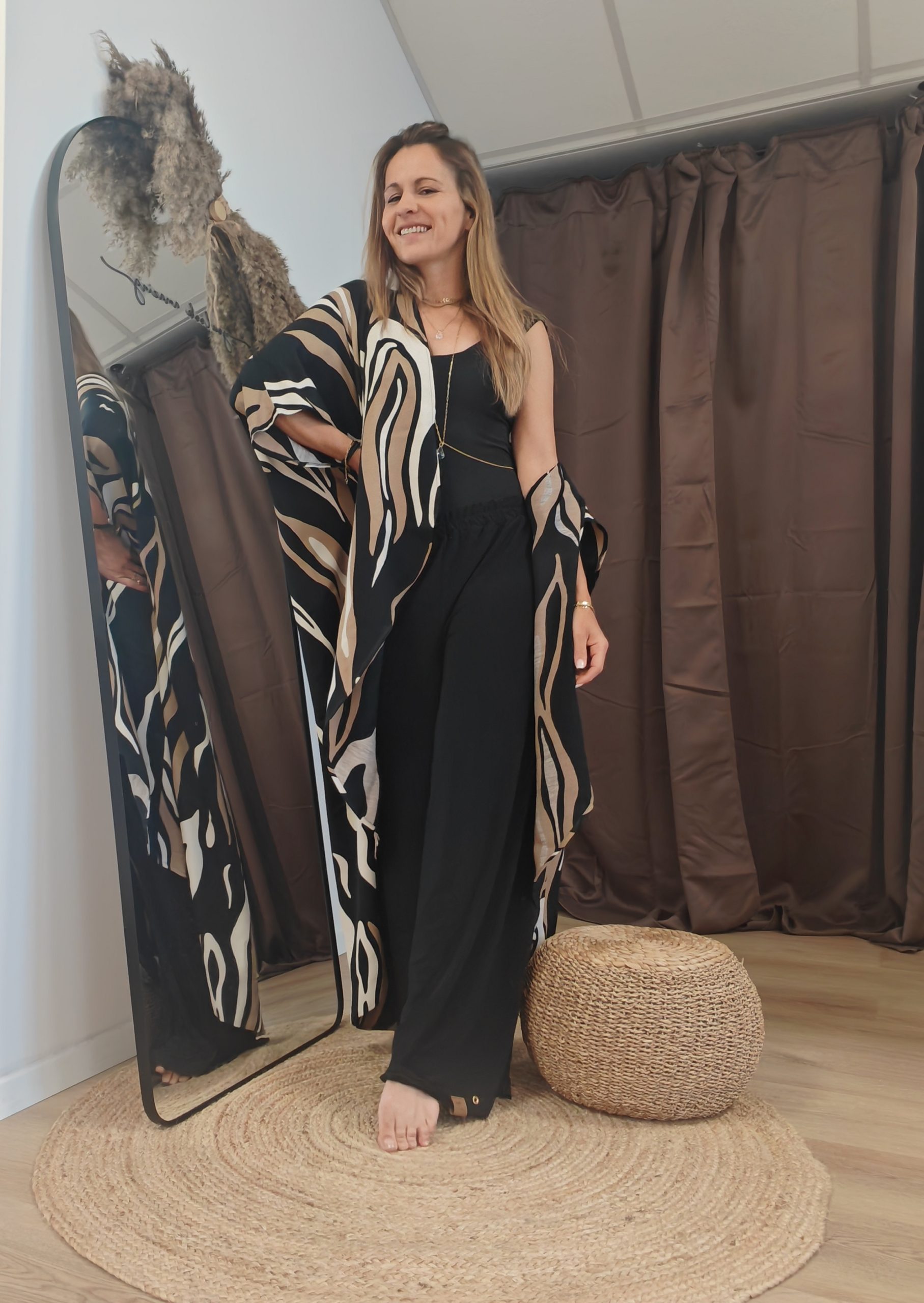 Kimono obleka iz nežne viskoze – eleganca v gibanju