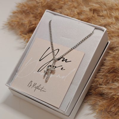 Križ dvojni_simbol zaščite, ravnovesja in notranje opore –Srebrna