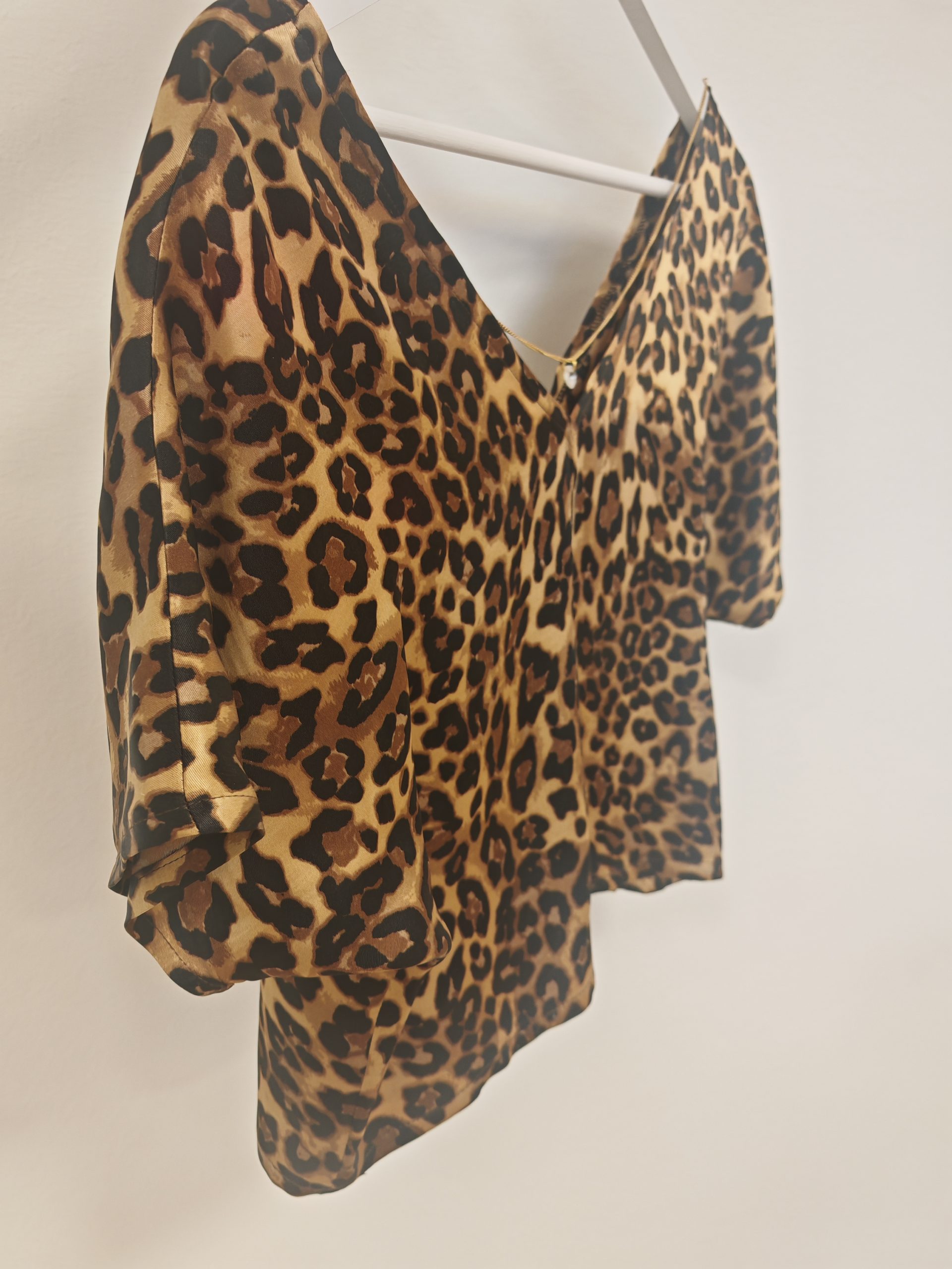 Unikatna majčka Leopard Glow - Image 6