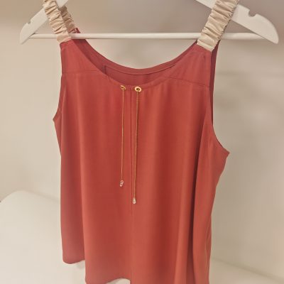 JIN PURE – nežna eleganca z značajem_Rdeča