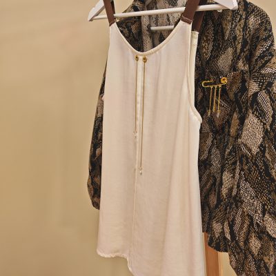 JIN_nežna eleganca z značajem_off white